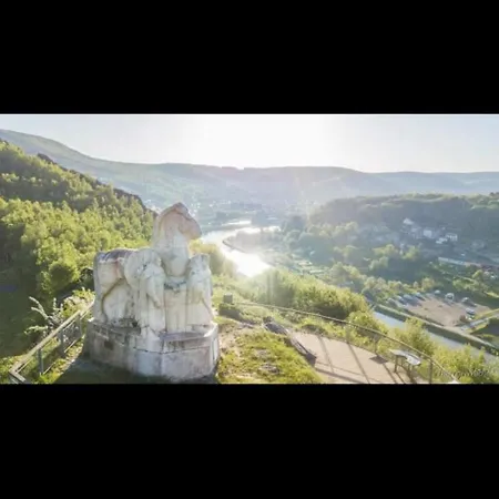 Au Fil De La Semoy *